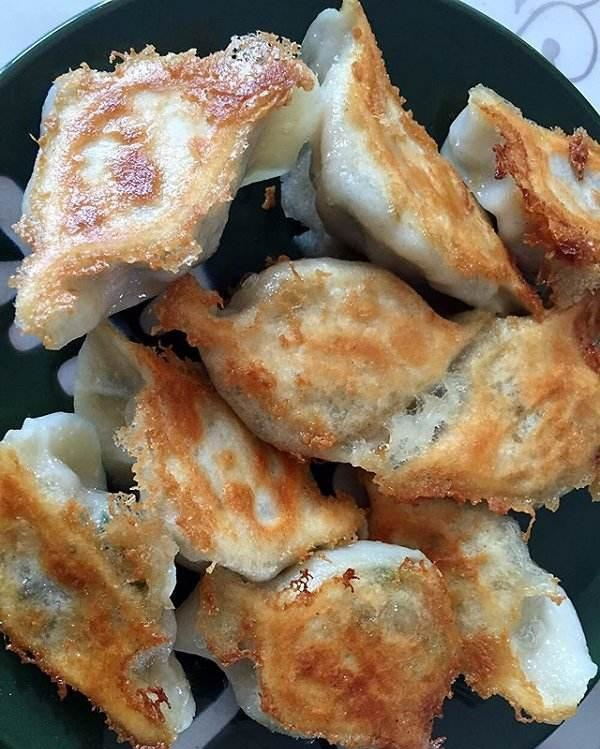 总而言之,相信对于很多的人,他们也都会觉得水煎饺子的口感还真的是