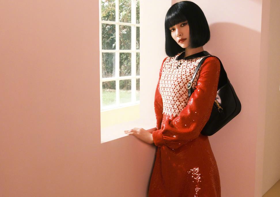 许佳琪新造型,减龄短发红色搭配连衣裙亮眼,展现少女优