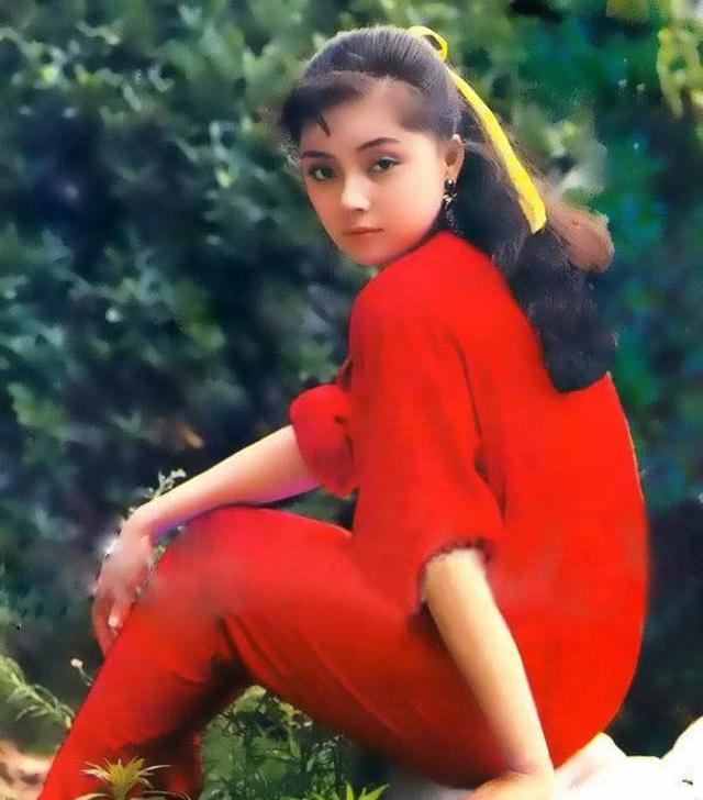 一晃,几个小时过去了,坐在角落里的张莉,引起了选角导演王贵娥的注意.