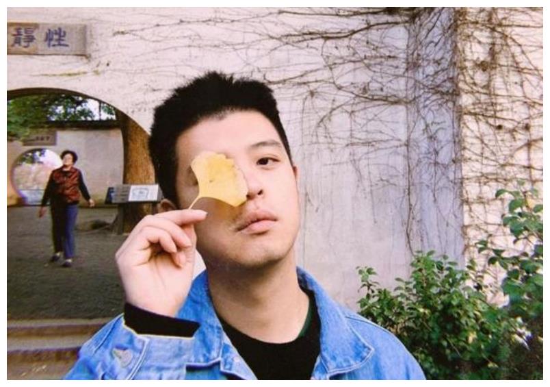 有趣的是,在歌迷以及朋友的监督之下,马頔确实减肥成功了,但粉丝们又