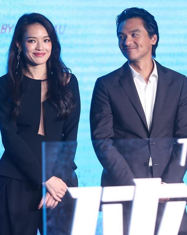 舒淇和老公同台太甜腻穿情侣装还频频眉目传情爱意根本藏不住