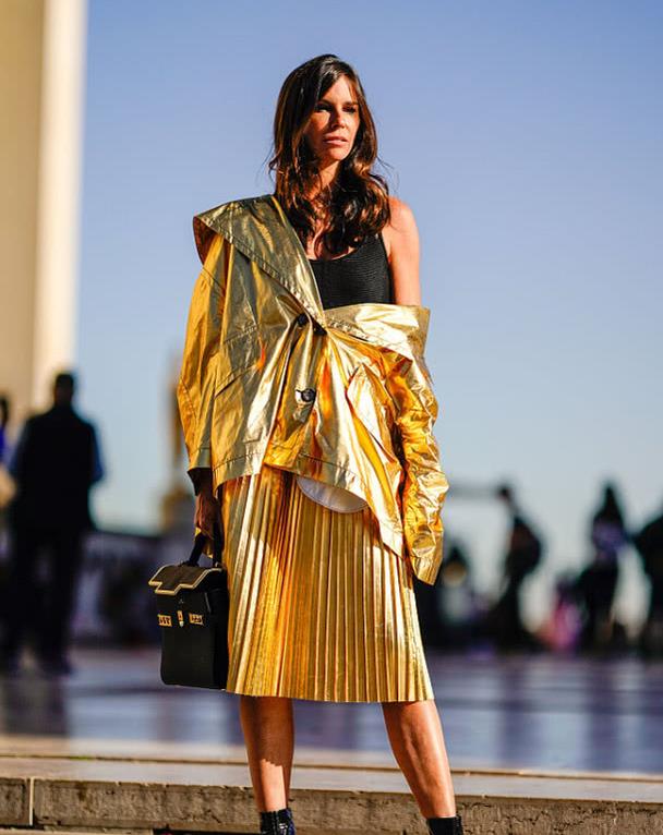 冬季拒绝沉闷感试试亮眼的埃及金色穿搭时髦吸睛气场足