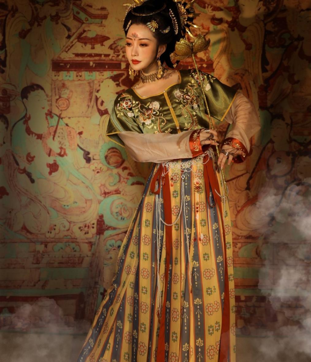 四套复原款唐制汉服,配色端庄又典雅,带你领略大唐盛世