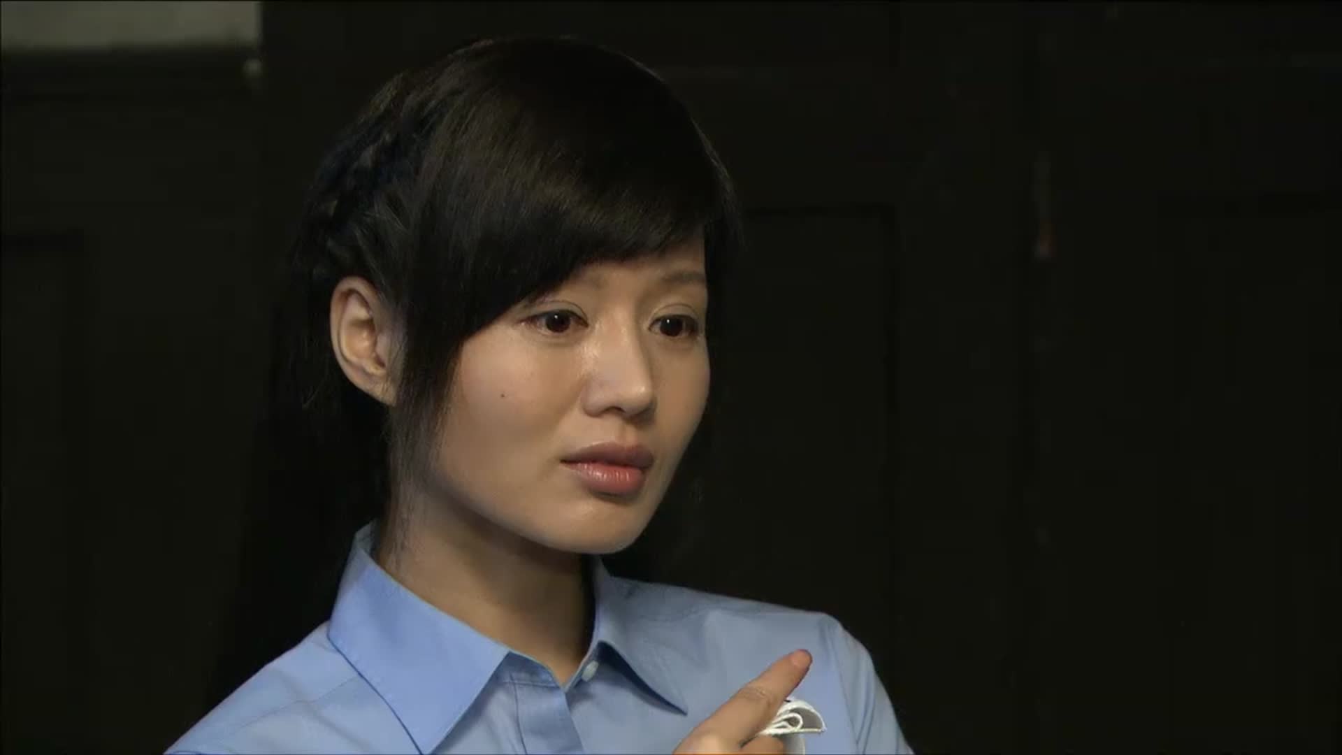 与狼共舞:助手十分不配合调查,喝完水后要离开,乔燕不让离开