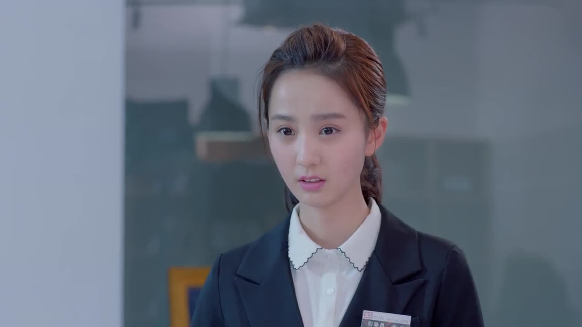 大约是爱毕秋静提出交换条件周是进画廊上班