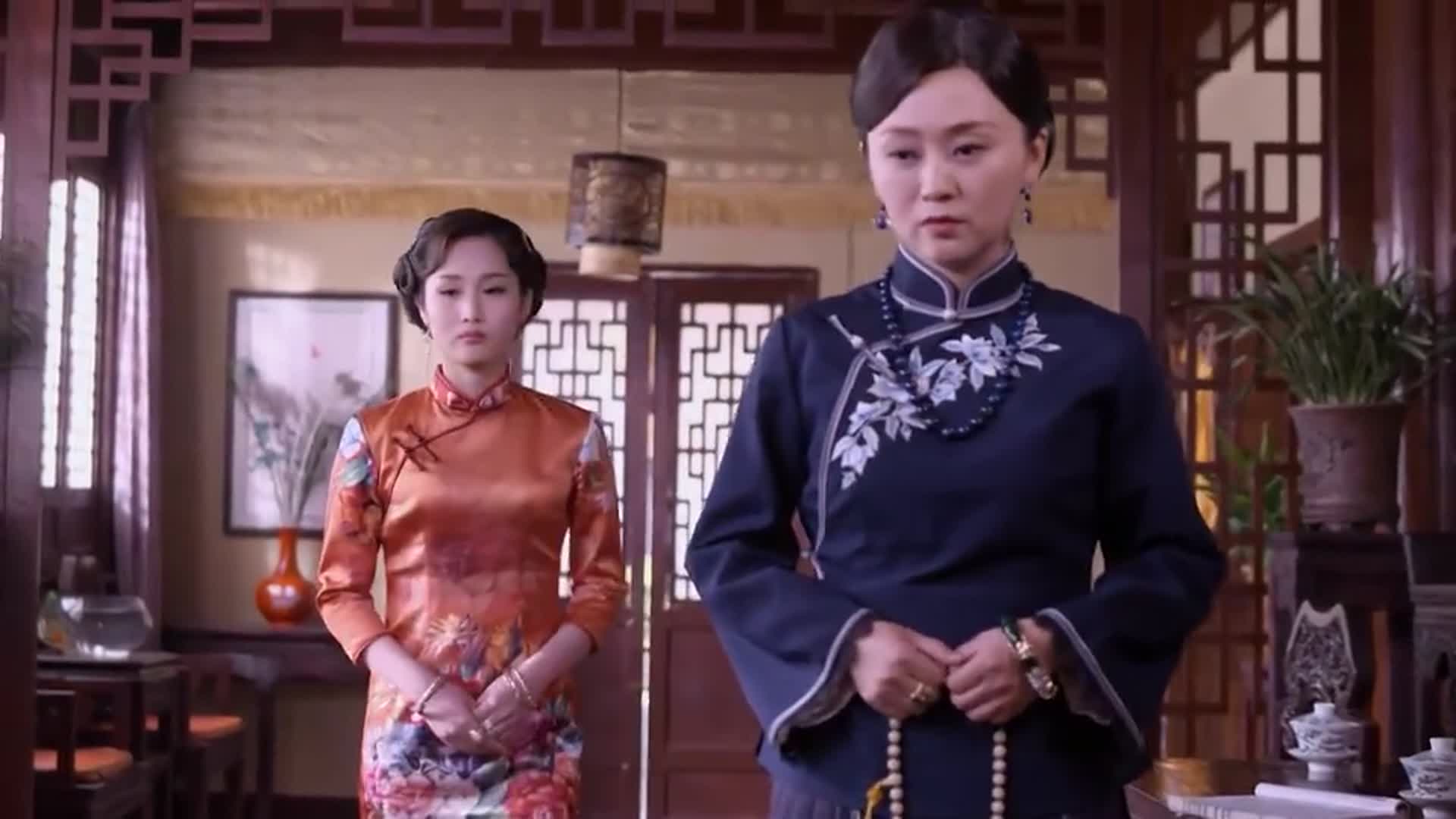 浴血红颜:美女前脚刚走,女孩后脚就接上了,这是在玩接龙游戏吗__财经