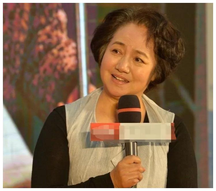 被称为"母亲专业户",她与李幼斌是姐弟,演戏多年拒与弟弟合作|李野萍
