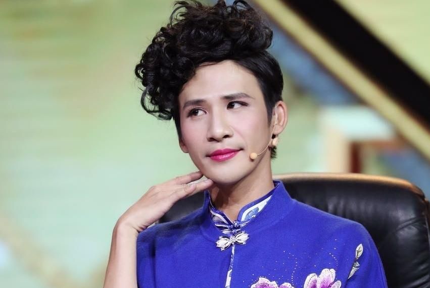 见过女装的大张伟吗?肤白貌美又有气质,居然还有点好看!