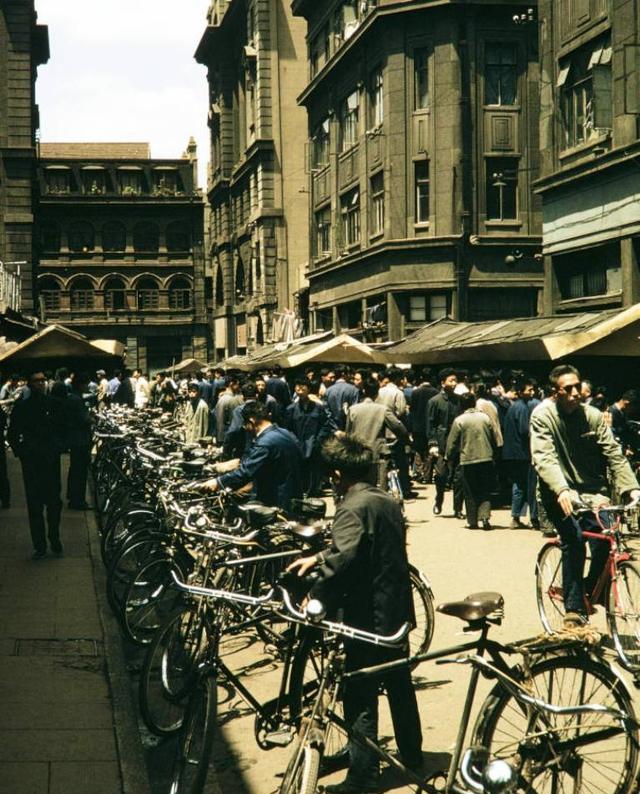 老照片上海外滩1973年最古老的建筑英领馆