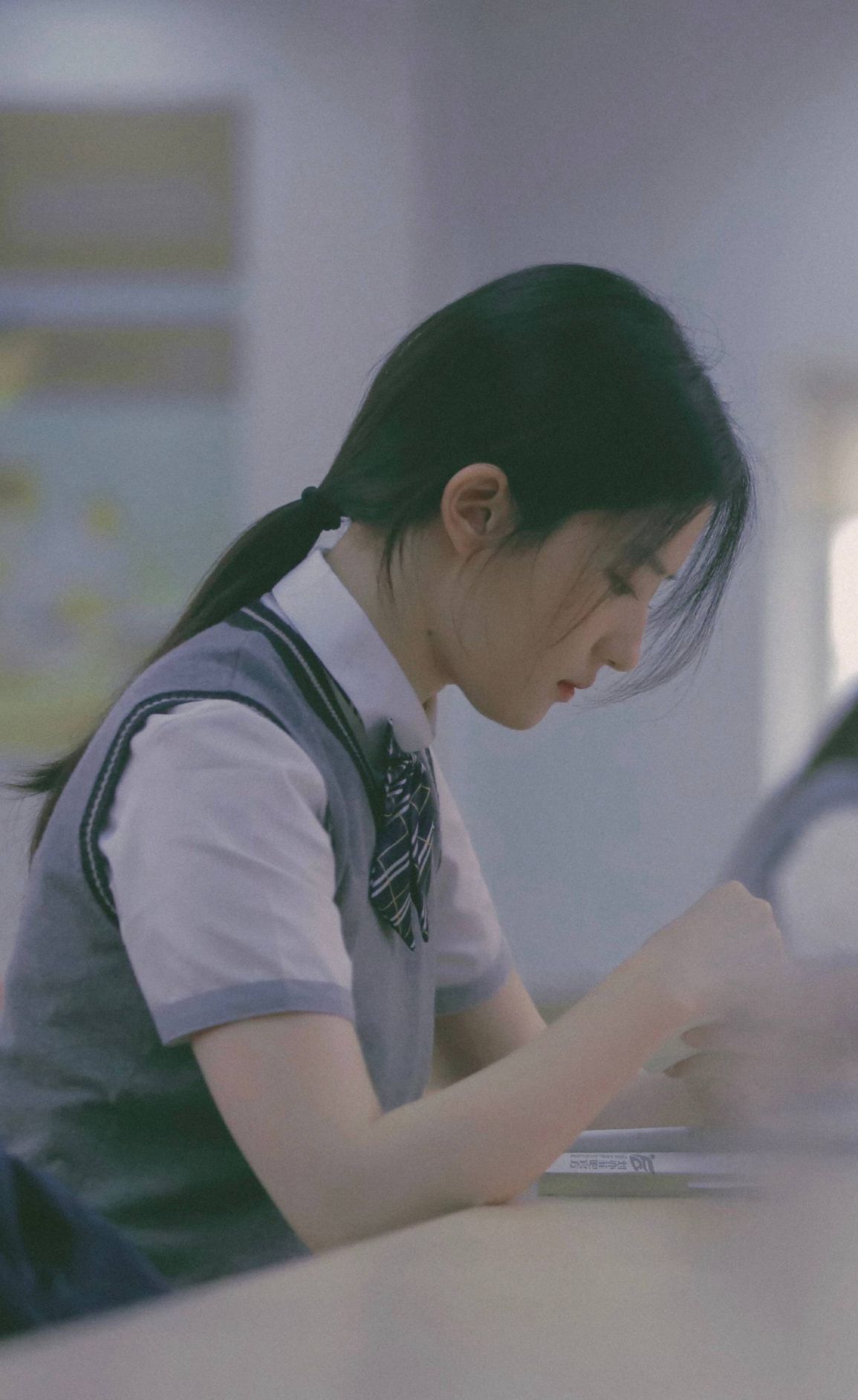 神仙姐姐刘亦菲,清甜校园风穿搭,完美诠释少女的清纯唯美!