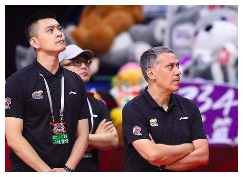 杨鸣笑了,三大名宿出山辅助,目标冲击cba总冠军|蒋兴权|cba|杨鸣_新浪