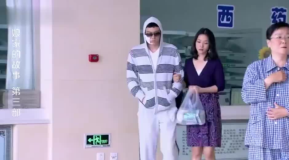 妻子常年和丈夫分居两地,不料丈夫突然毁容,意外发现他的真面目