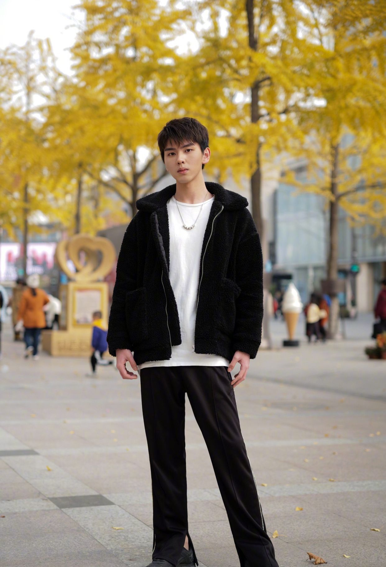 街拍街拍男神真的不容易遇到小鲜肉来了