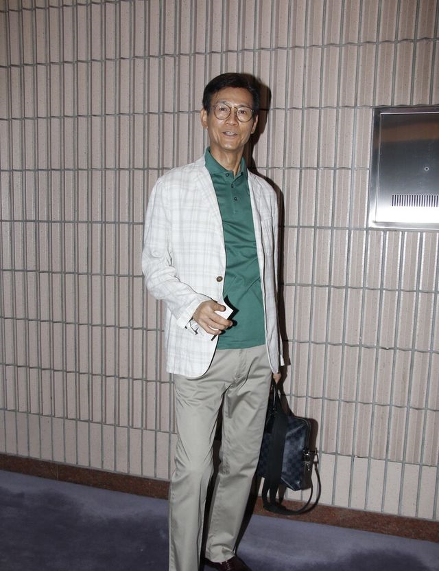 郑少秋74岁状态依旧很好这才是叔圈典范穿搭时尚有型