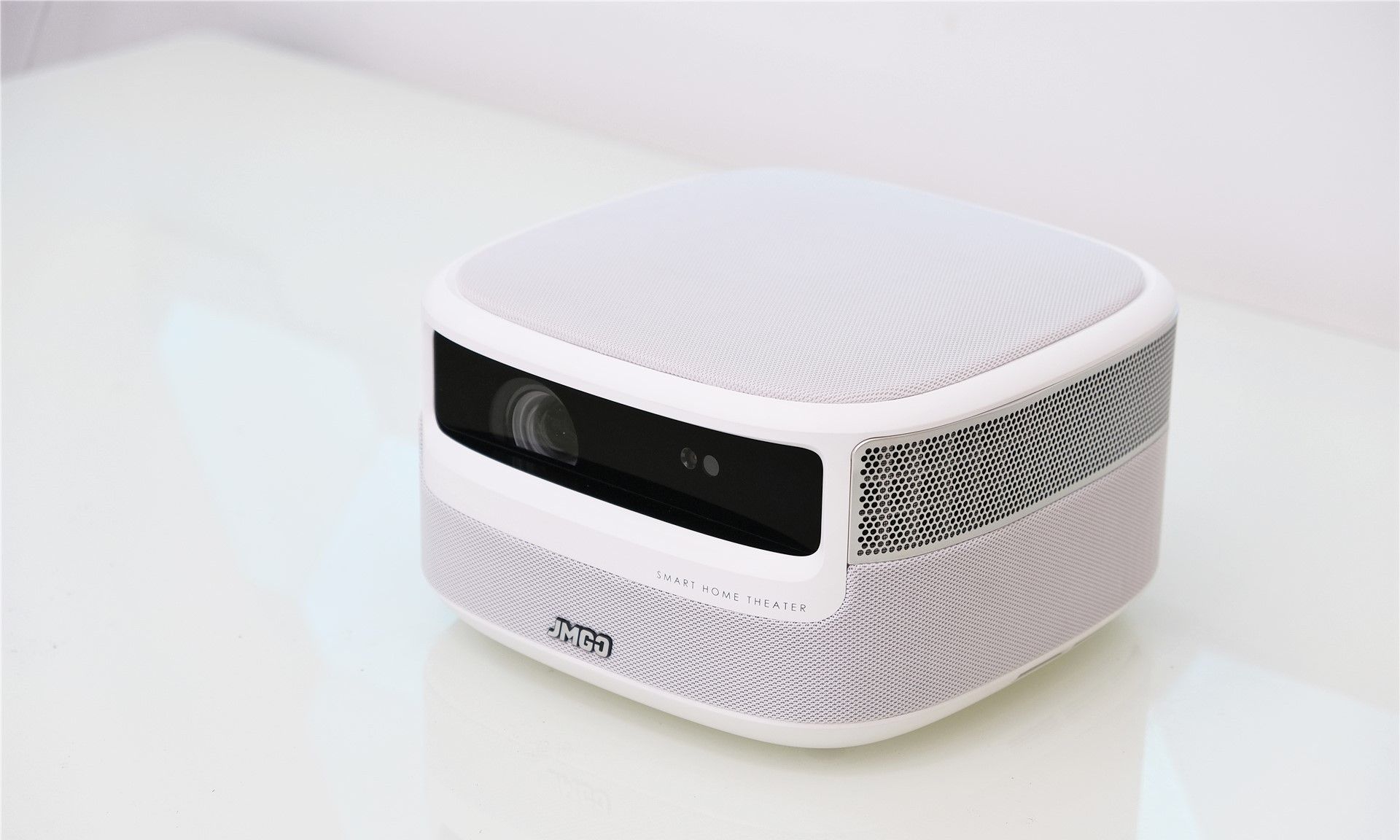 4000元价位心动体验:智能投影坚果j9图赏