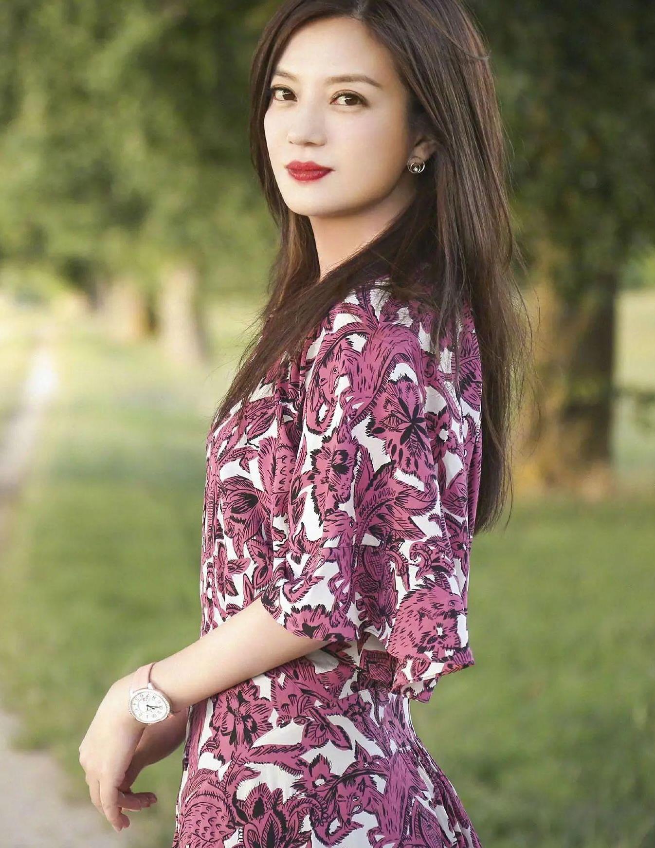 年轻时的赵薇太迷人一头短发美眸电力十足清纯度爆表