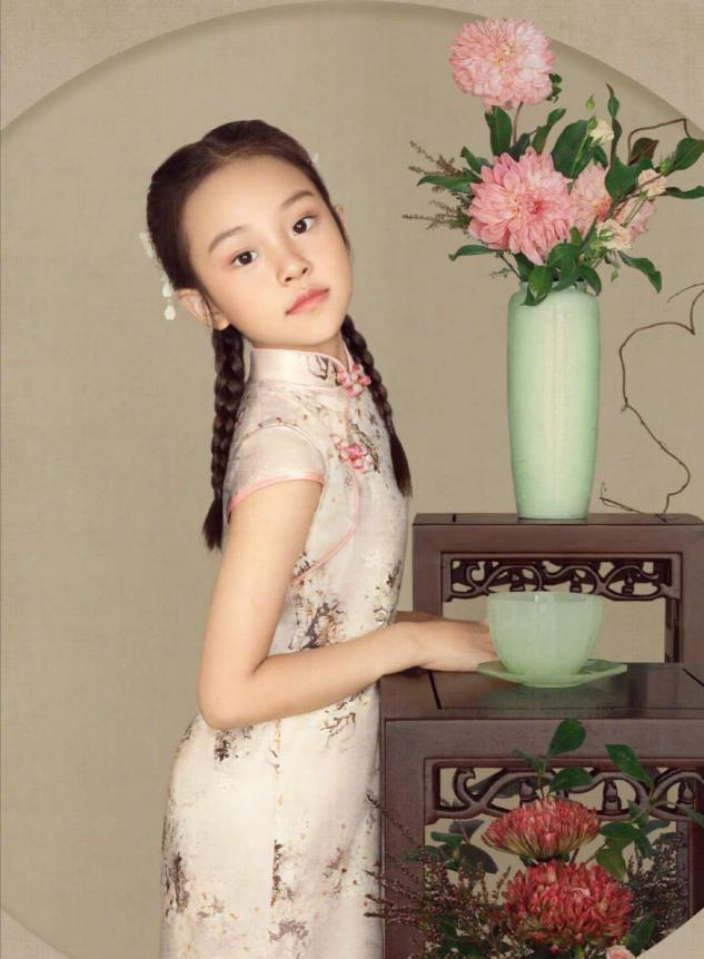 梅婷7岁女儿拍大片小红帽造型充满童话感大名包含甜蜜寓意