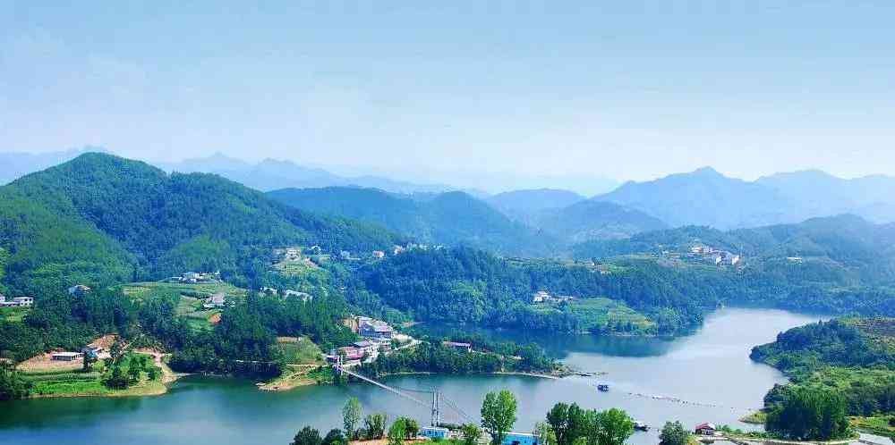 安康绝美景区走红景区环境优美碧水蓝天被称为秦巴仙境