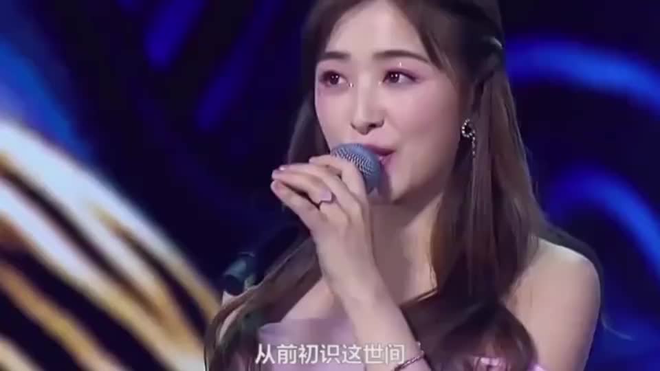 张含韵深情翻唱起风了似在诉说她一路走来的坎坷与逆光追逐