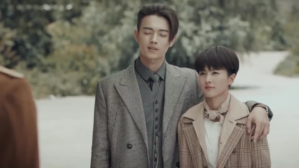 烈火军校顾燕帧带着谢襄跟沈君山在烈火军校告别