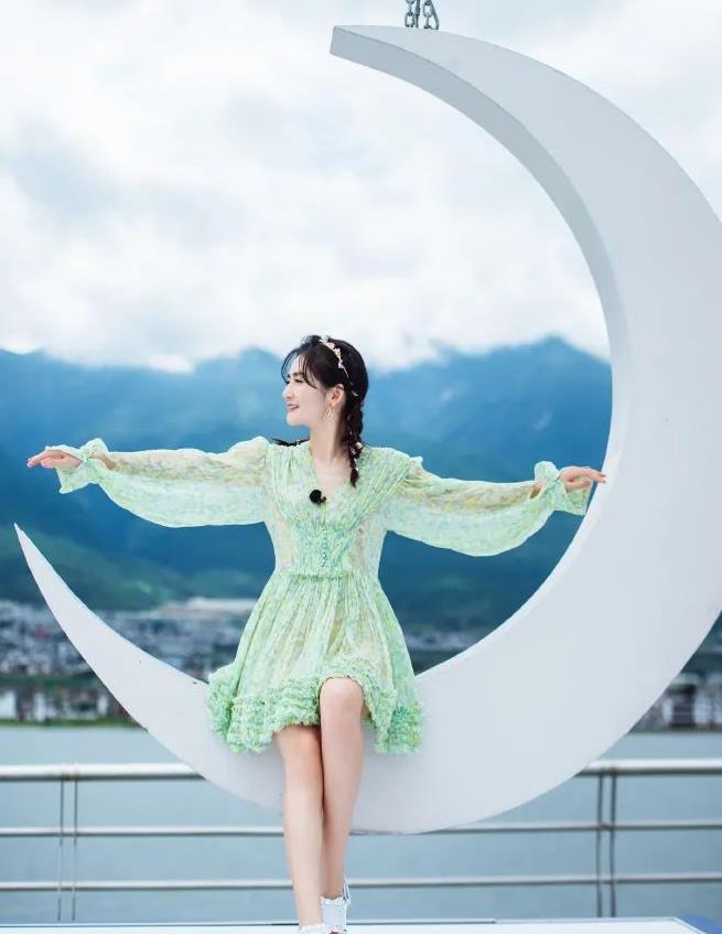 谁还敢说谢娜脸已经崩了看看她近期的旅行照嫩到想叫妹妹