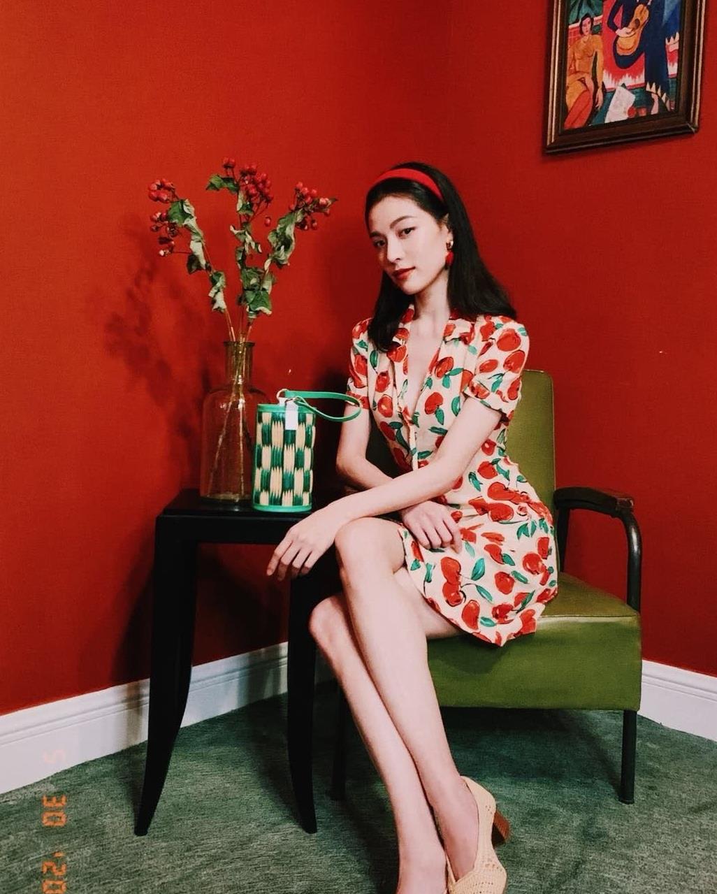 80年代的风格是真美,看钟楚曦穿搭,我也心动了__财经头条