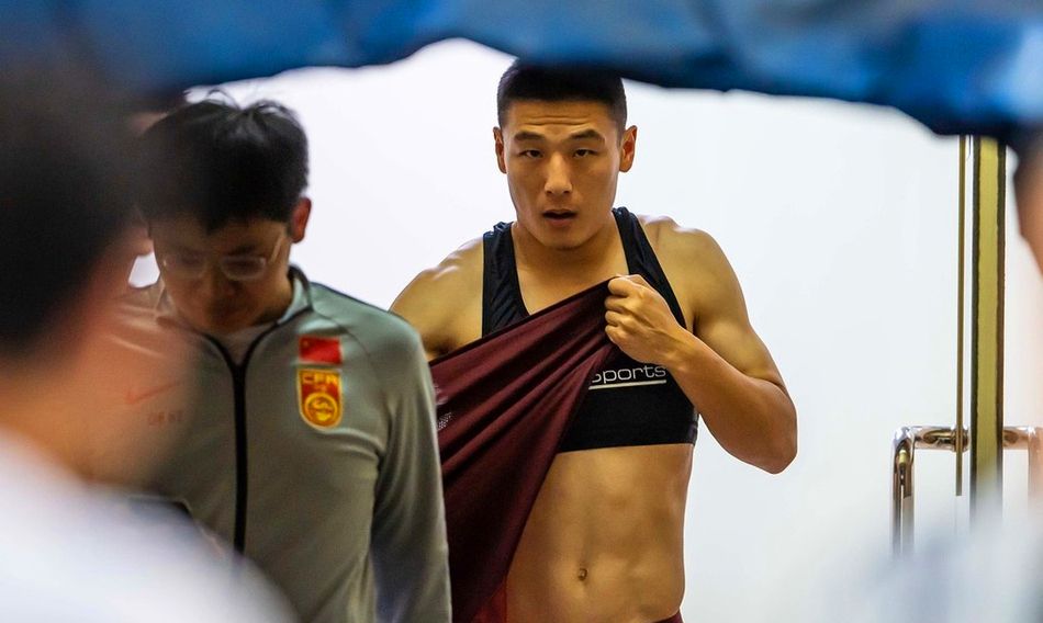 看武磊近5年的身材对比图,肌肉整整大了一倍!腹肌越来越明显