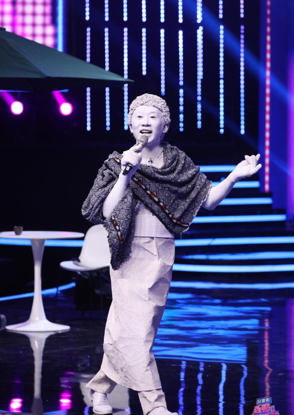 蒂克托克等,都登上了微博热搜的榜首,并制作了一百多个节目配音短片