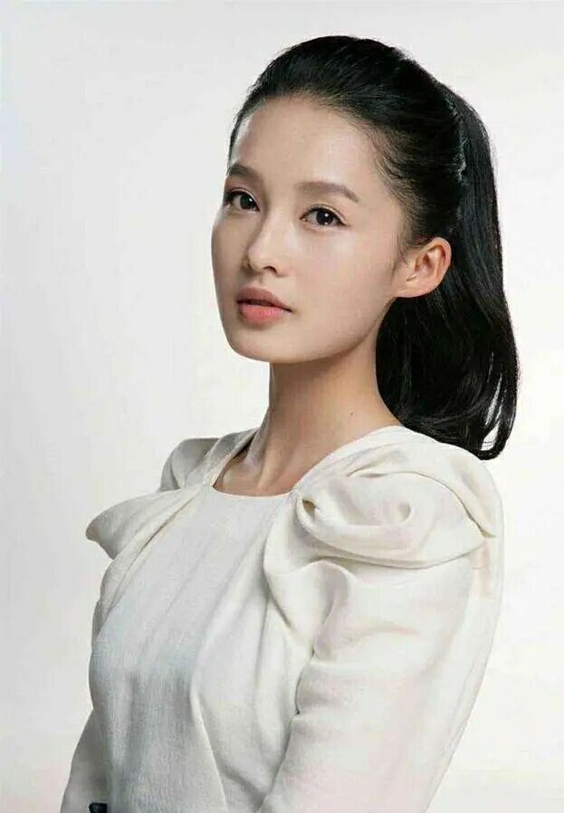 李沁是十分优秀的演员,五官精致性格开朗,有小家碧玉特色_高清图集