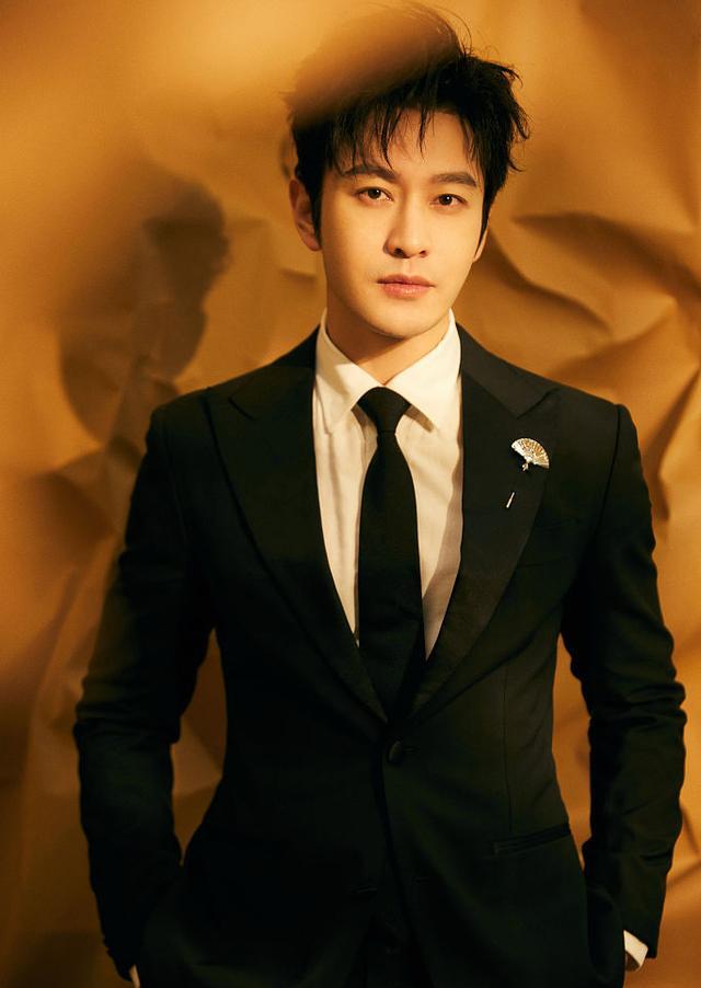 黄晓明黑色立挺西装绅士干练 光影间展现优越五官氛围感拉满_高清图集