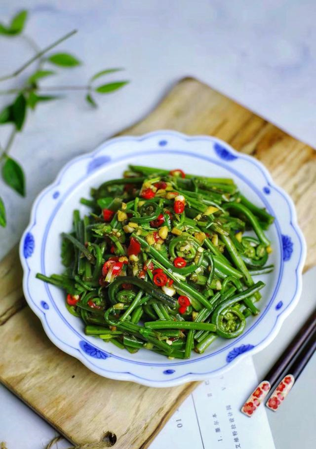 这野菜我遇上必买简单拌一拌比肉还好吃既解馋又能轻松掉肉