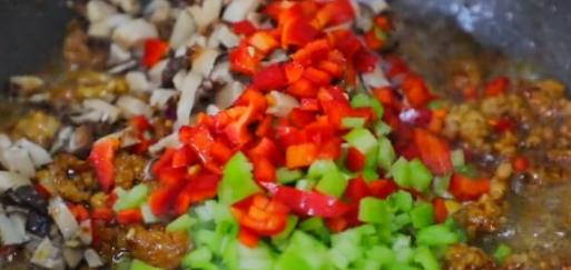 红薯学会这样吃,比红烧肉还过瘾,吃一口就忘不了最后汤汁都不剩休闲区蓝鸢梦想 - Www.slyday.coM 红薯学会这样吃,比红烧肉还过瘾,吃一口就忘不了最后汤汁都不剩休闲区蓝鸢梦想 - Www.slyday.coM