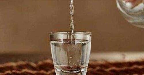 同样是光瓶酒,牛栏山和老村长谁才是酒界“扛把子”?你会咋选?休闲区蓝鸢梦想 - Www.slyday.coM 同样是光瓶酒,牛栏山和老村长谁才是酒界“扛把子”?你会咋选?休闲区蓝鸢梦想 - Www.slyday.coM