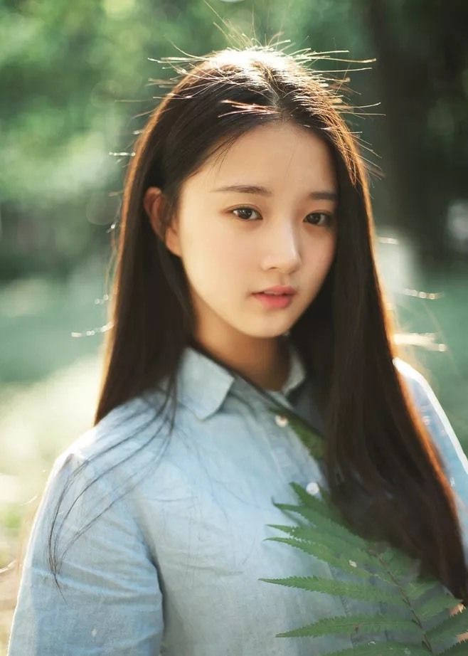 校花级的清纯美少女