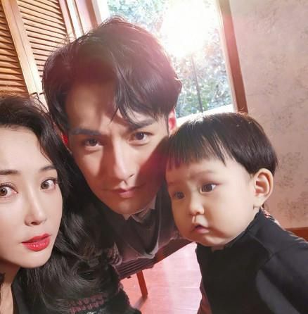 严屹宽杜若溪的女儿太萌了,遗传父母的高颜值,大眼睛超可爱!