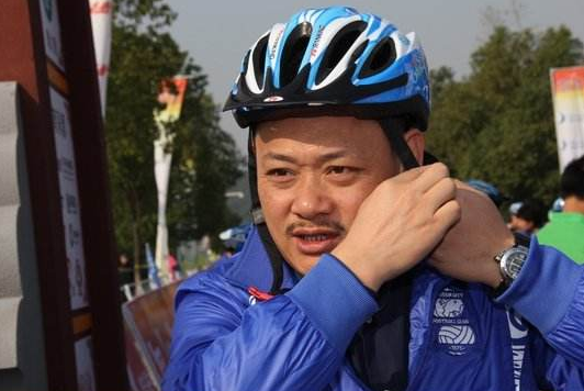 身高仅有170老婆是空姐曾获两届奥运冠军堪称人生赢家