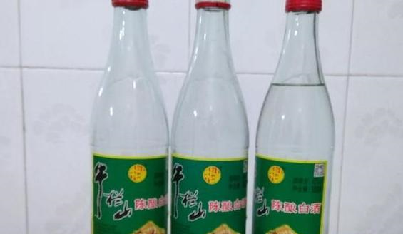 同样是光瓶酒,牛栏山和老村长谁才是酒界“扛把子”?你会咋选?休闲区蓝鸢梦想 - Www.slyday.coM 同样是光瓶酒,牛栏山和老村长谁才是酒界“扛把子”?你会咋选?休闲区蓝鸢梦想 - Www.slyday.coM