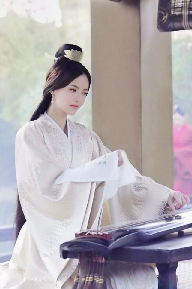 富有古典美的古风美女——张芷溪,清新雅韵,最美甄宓,意境悠扬__财经