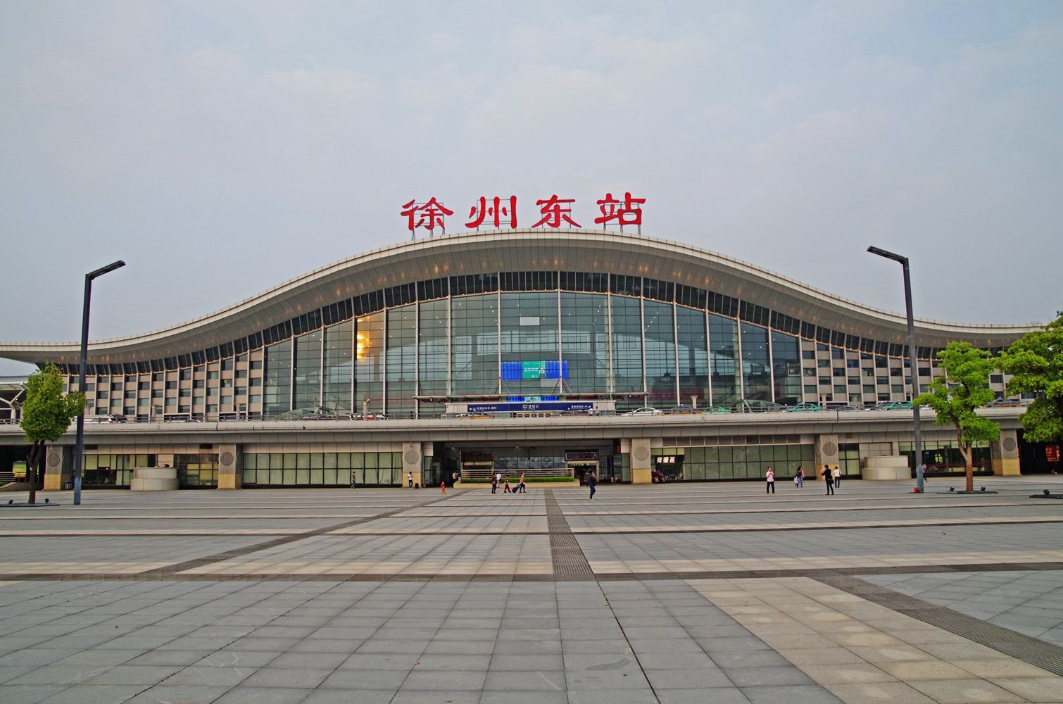 江苏繁忙的一座高铁站,徐兰高速铁路穿过,站台规模13台28线