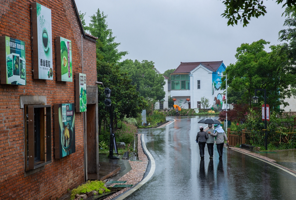 龙城乡情好山好水牛马塘曹山花居地瓜村顾常华摄影
