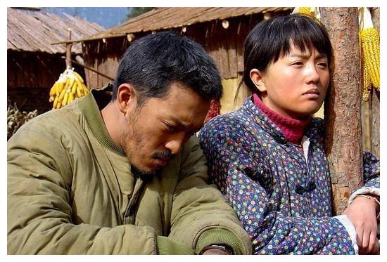 父亲母亲》中饰演陈志,他温和儒雅的下乡知青,最终与张翠花走到了一起