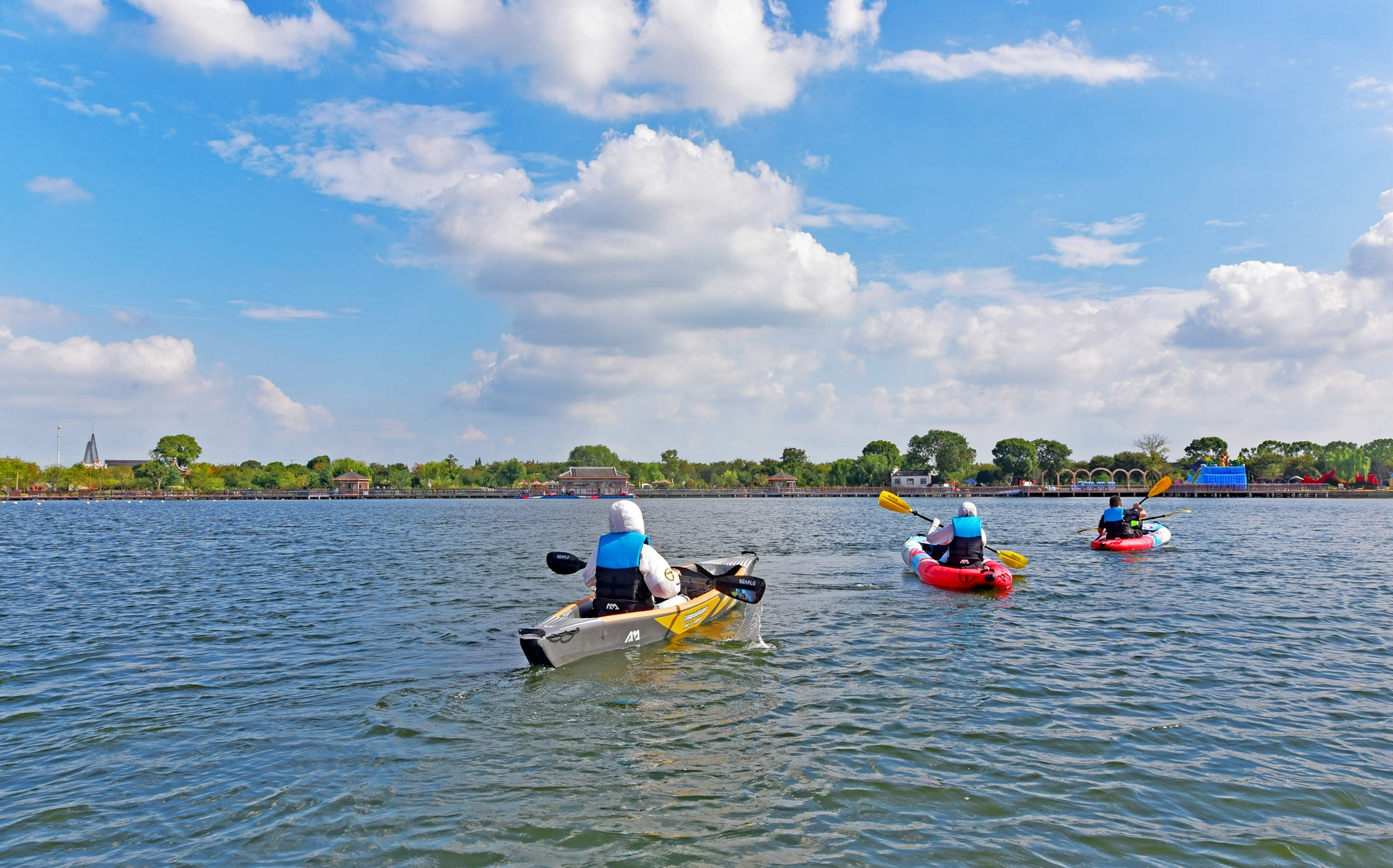 无锡鹅湖玫瑰园皮划艇水上活动项目非常受欢迎