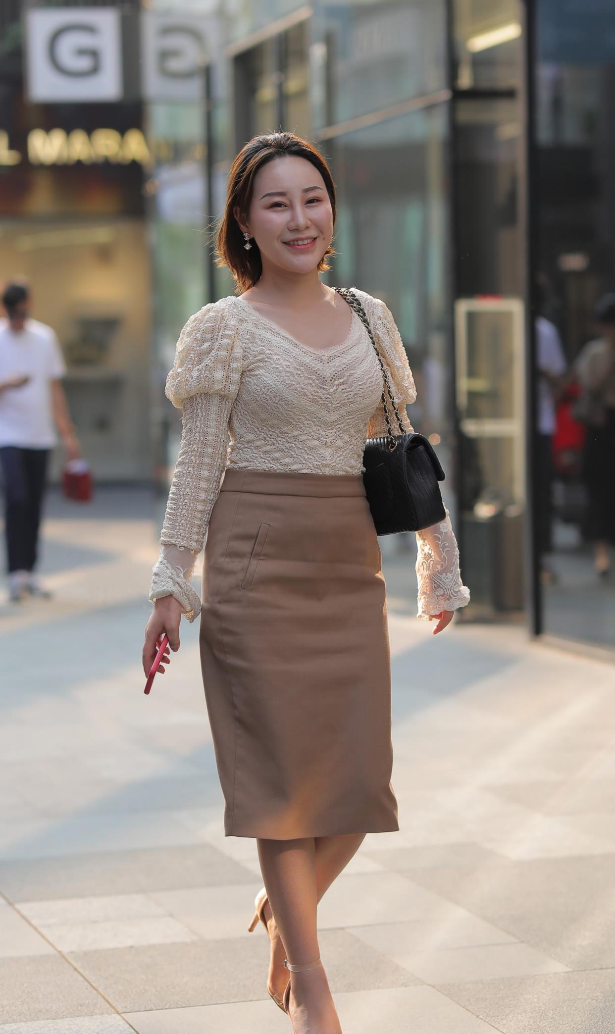 微胖女人穿裙子与其追逐时尚潮流不如注重品质穿出高级感