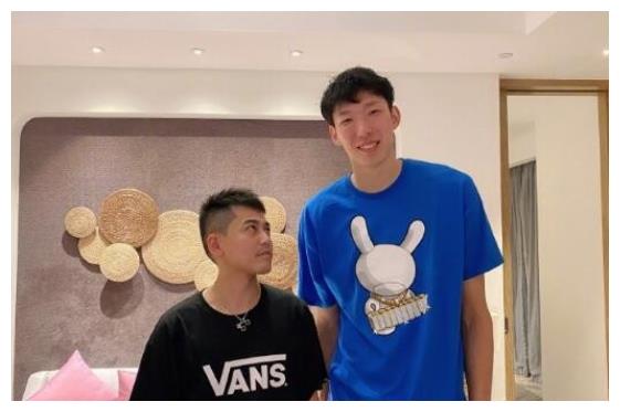 阿联接班人:李慕豪体检展示模特身材,周琦合影网红,大王放豪言