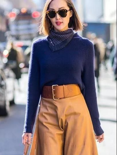 会穿的女人都爱深蓝色玩转深蓝色系穿搭时髦高级又得体