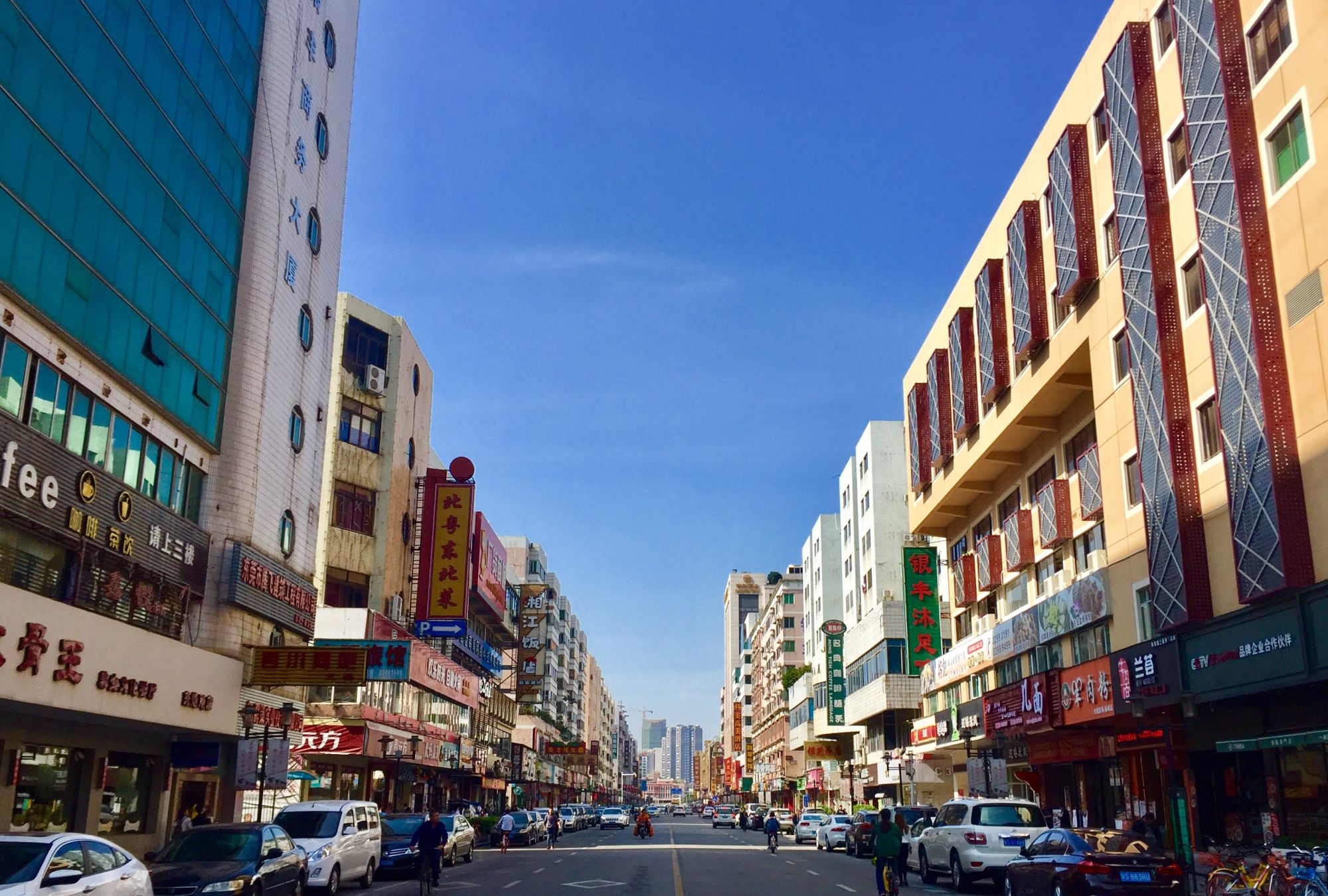 东莞南城的银丰路,其实它也是一个景点,叫做"银丰食街"_高清图集_新浪