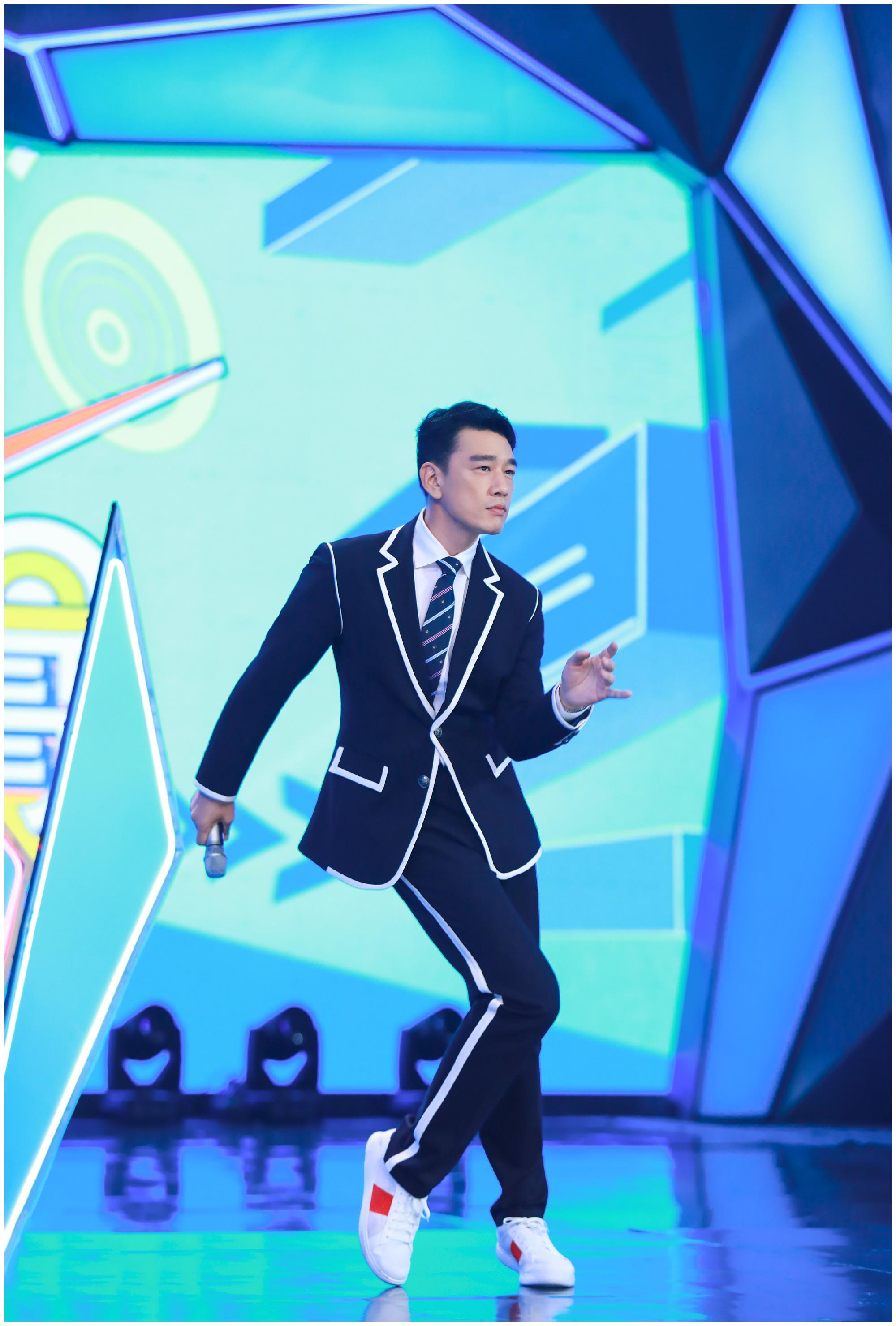 王耀庆又搞怪,舞蹈展示5g到2g各网速,被演戏耽误的喜剧人