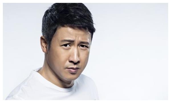 他是国内一线演员,被大家亲切地唤"七哥",如今路旁吃饭无人识