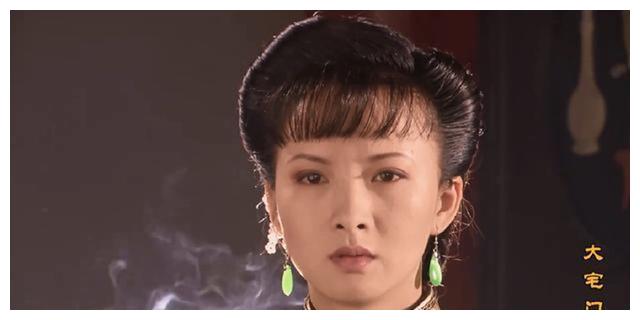 但真正使谢兰名声大噪的,还属2001年热映的传奇古装剧《大宅门》.