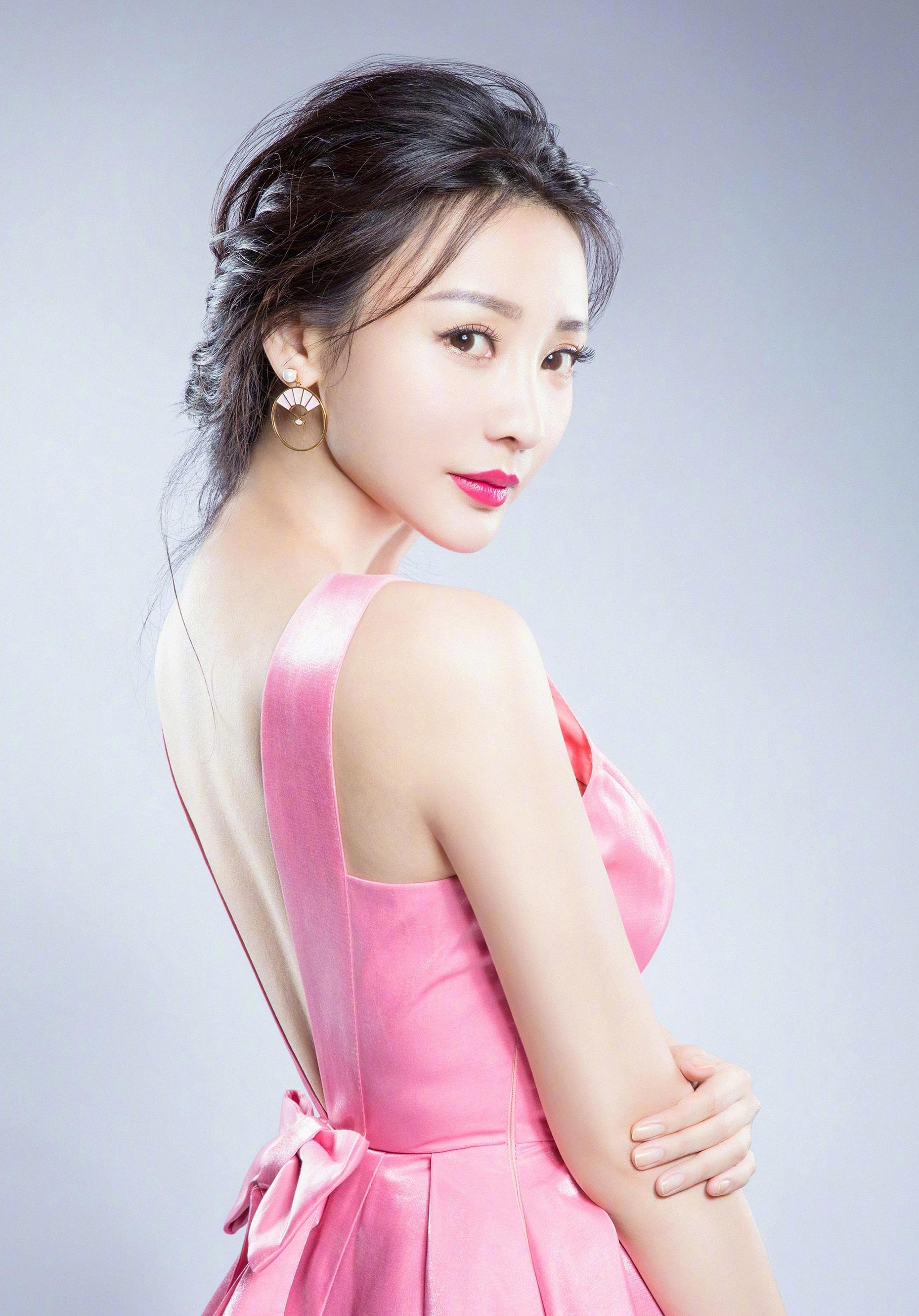 超美柳岩:第4728期时尚潮流穿搭美图欣赏